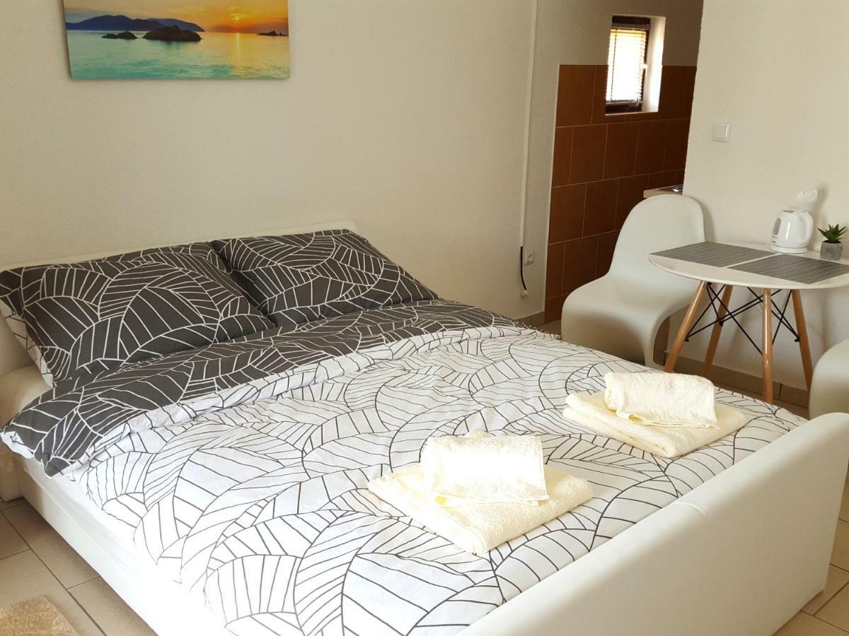 Apartments Merion Starigrad Paklenica Exterior foto